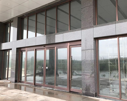 荣成马山建筑公司办公楼铜门